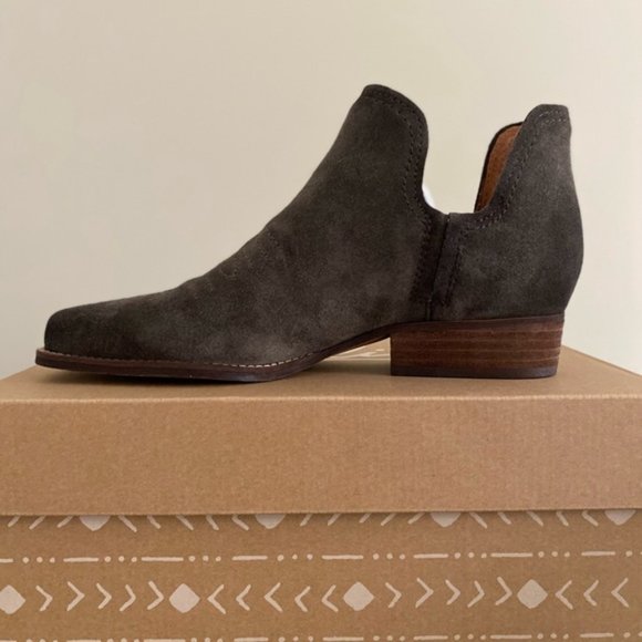 NWT - Zodiac Agatha Booties, Olive Suede, square toe, size 9 - Picture 6 of 10